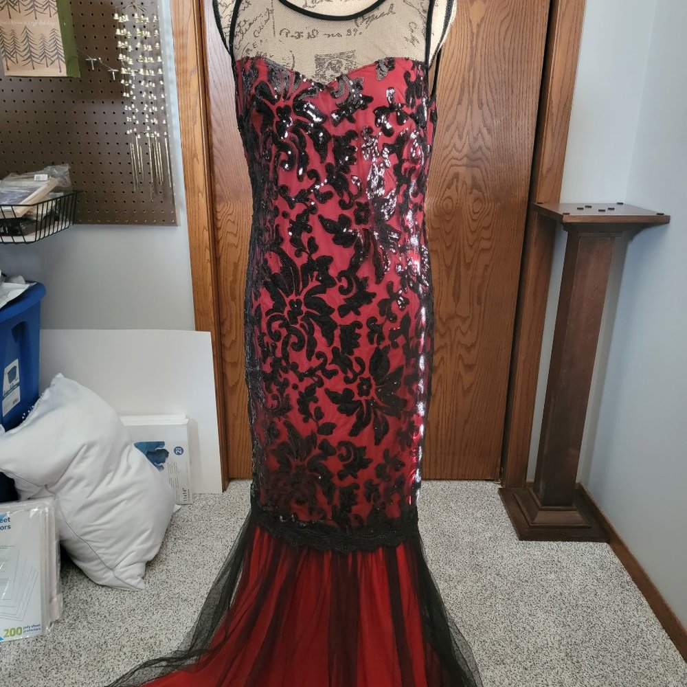 Black and Red sleeveless sequin and fishnet stunning dress size XL